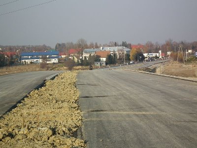 i tutaj koñczy siê ³±cznik ze Starod±browsk±. Nawet widaæ drogê na Kielce